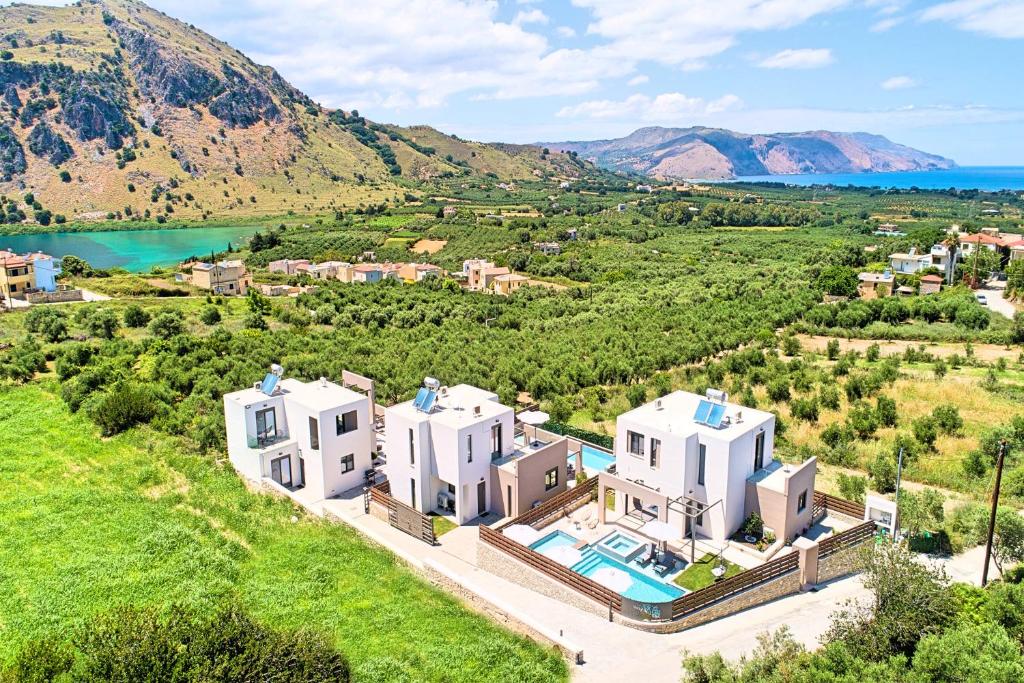 Minoas Villas view at the lake kournas