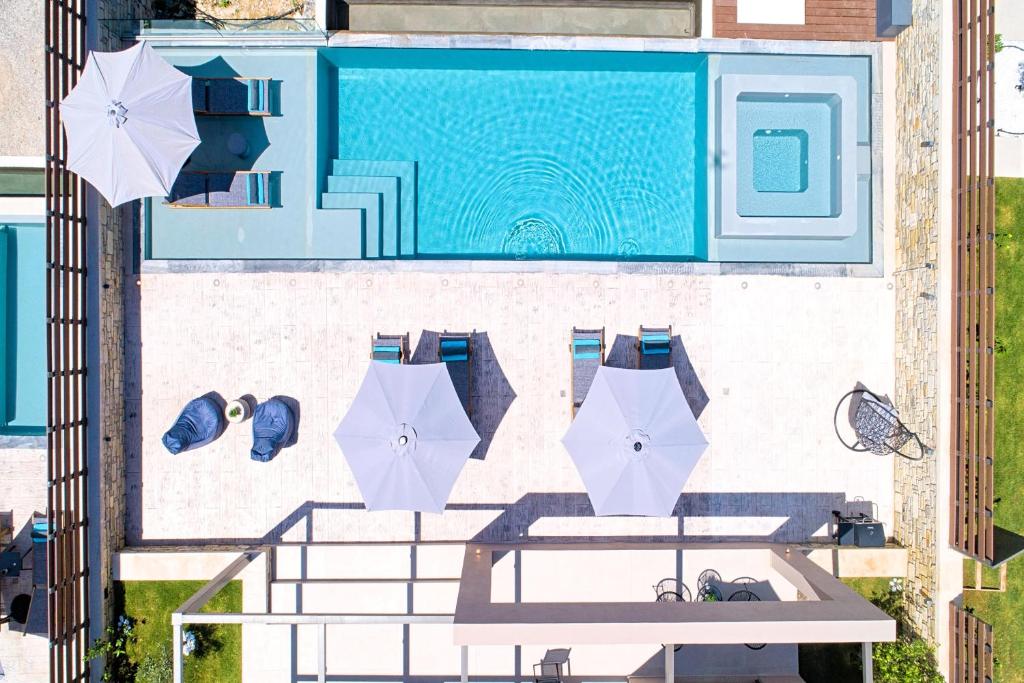 Minoas pool view